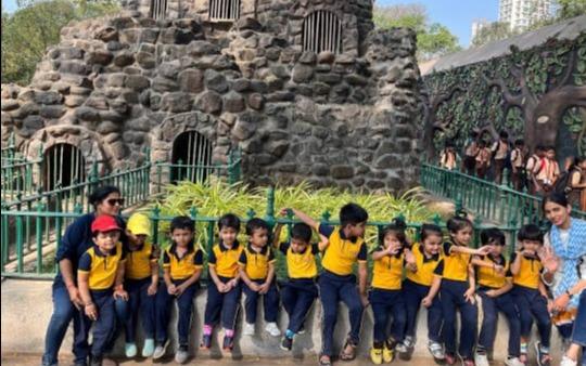 Kreative Starz Day Care Play Group Nursery And Activity Center preschool building in Mahim West, Mumbai